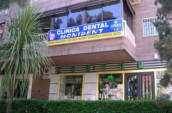 Clínica Dental Monident fachada